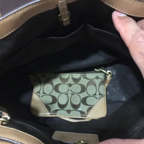 Coach - Picture 3 of 4